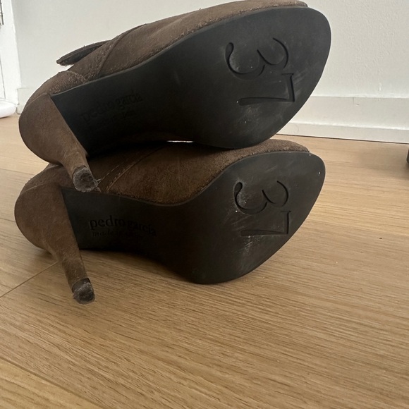 Pedro Garcia Suede Peep-toe Booties *EXCELLENT condition* - Picture 5 of 11